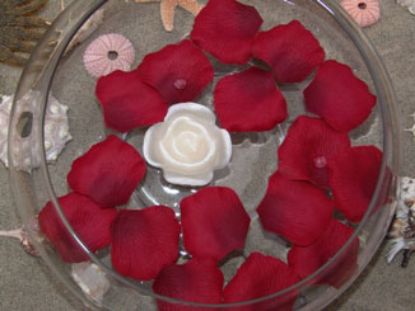 Picture of Floating Silk Rose Petals - Burgundy (200/bag)